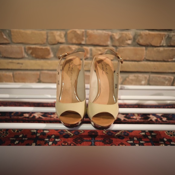 Mark & James by Badgley Mishka Netta Pumps - Picture 2 of 4